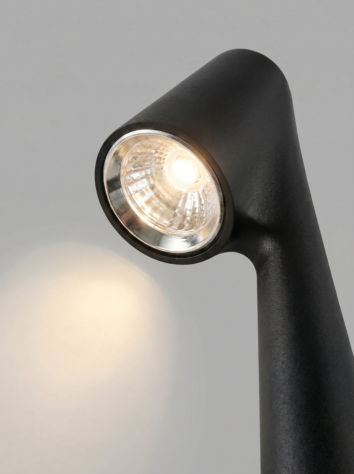 Lampe de Chevet Minimaliste - LUXBERA